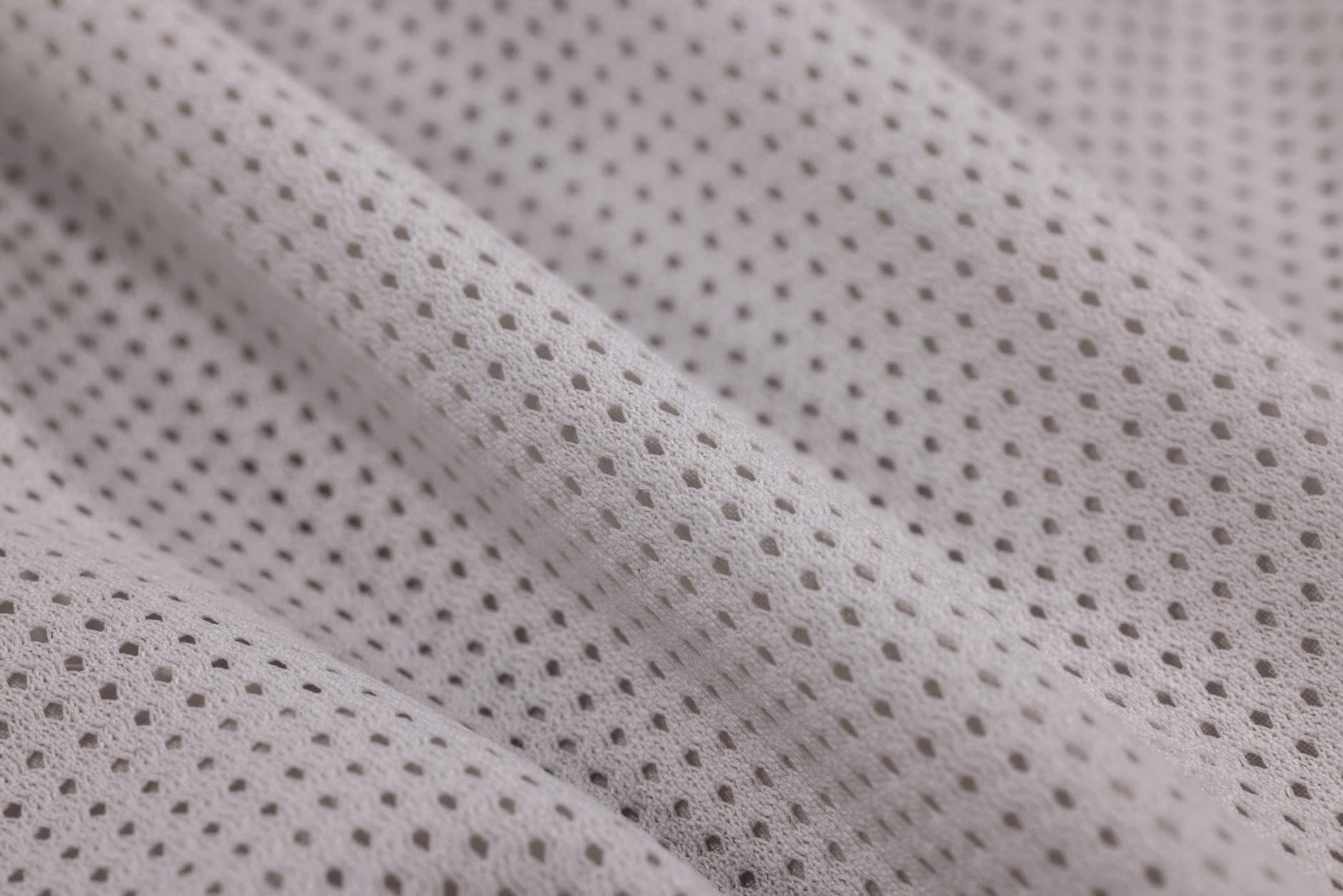 땀 배출을 돕는 기능성 베이스 레이어 원단 확대 이미지