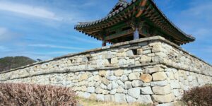 가을 햇살이 비치는 남한산성 행궁의 고즈넉한 풍경